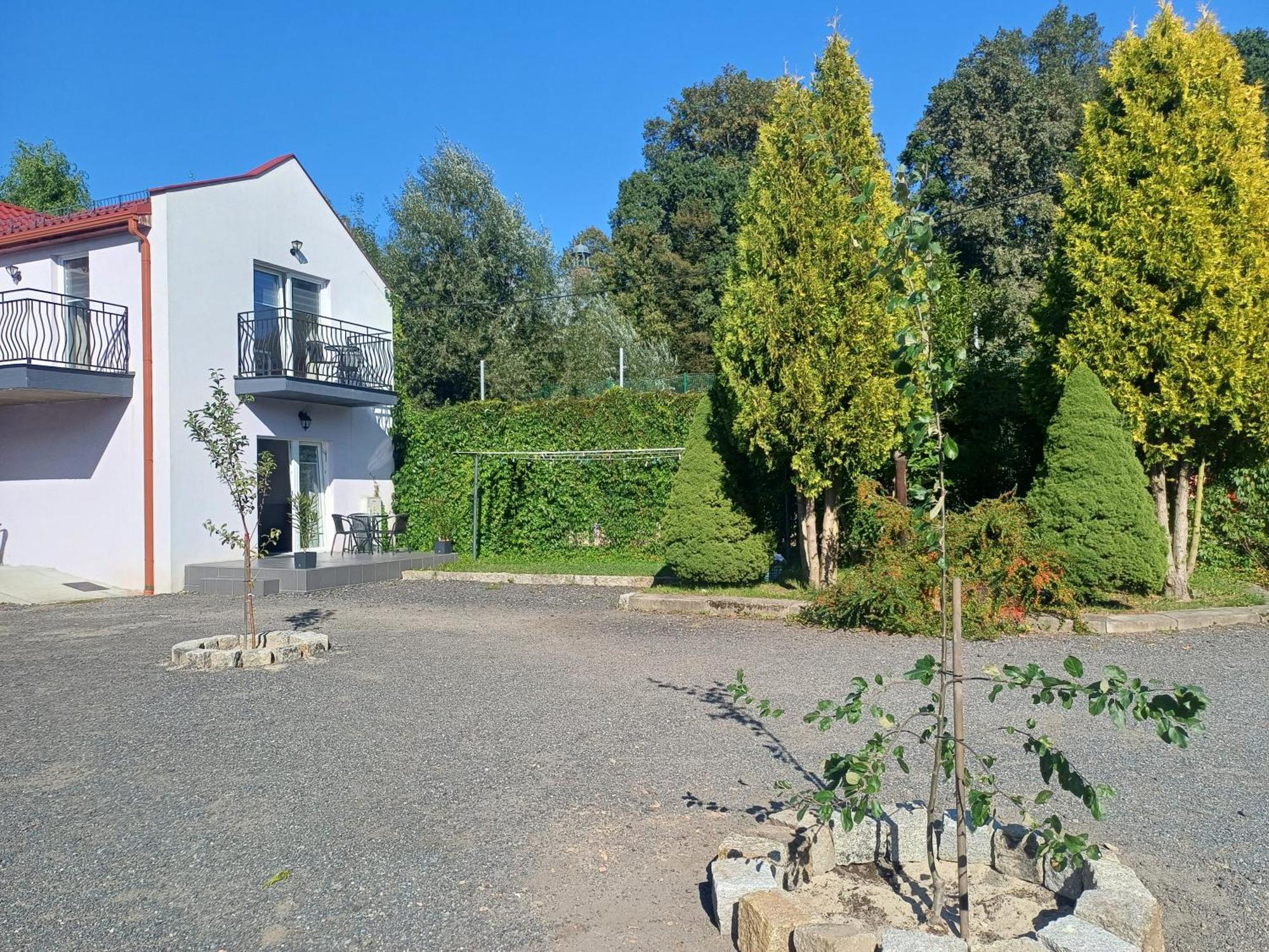 Gosciniec Solan Hotell Jeleniow Exteriör bild