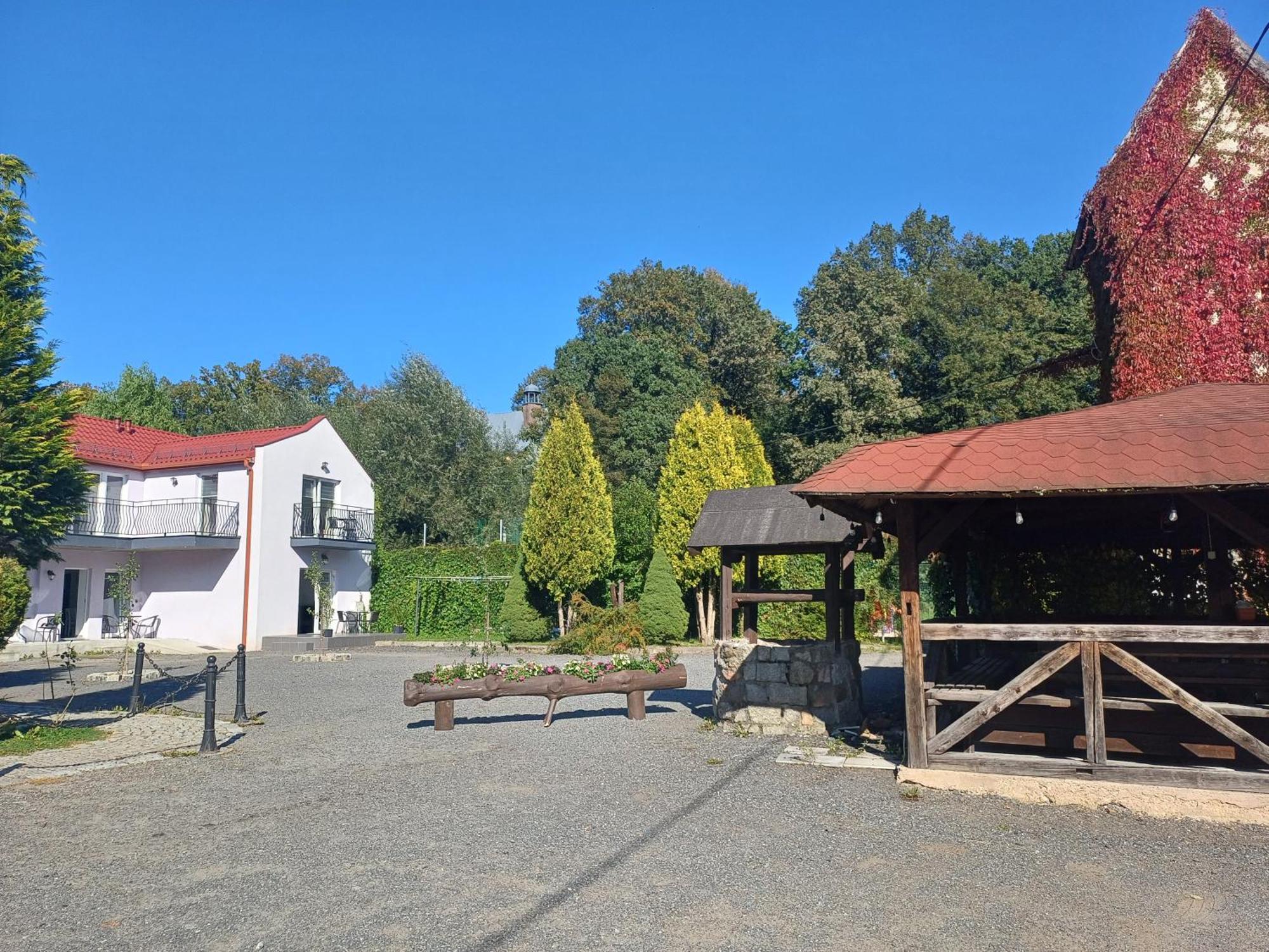 Gosciniec Solan Hotell Jeleniow Exteriör bild
